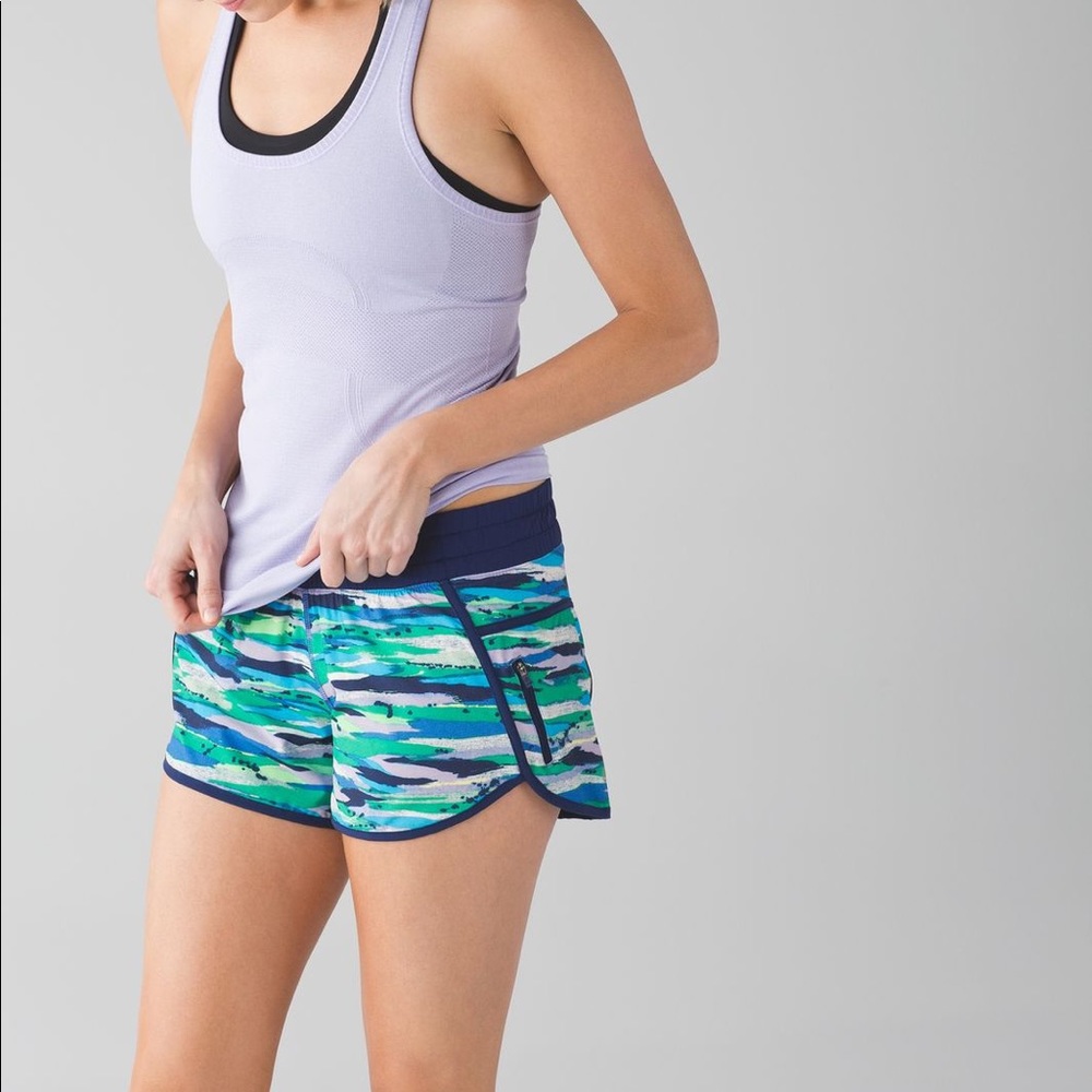 Lululemon Tracker Shorts - Size 4